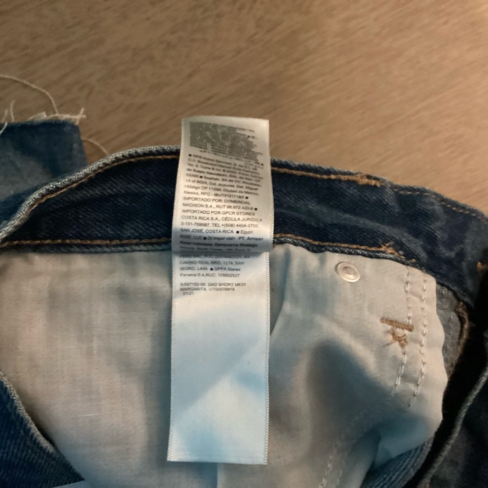 Old Navy NWT Distressed Dad Jean Shorts - 5 inch inseam - Picture 8 of 12